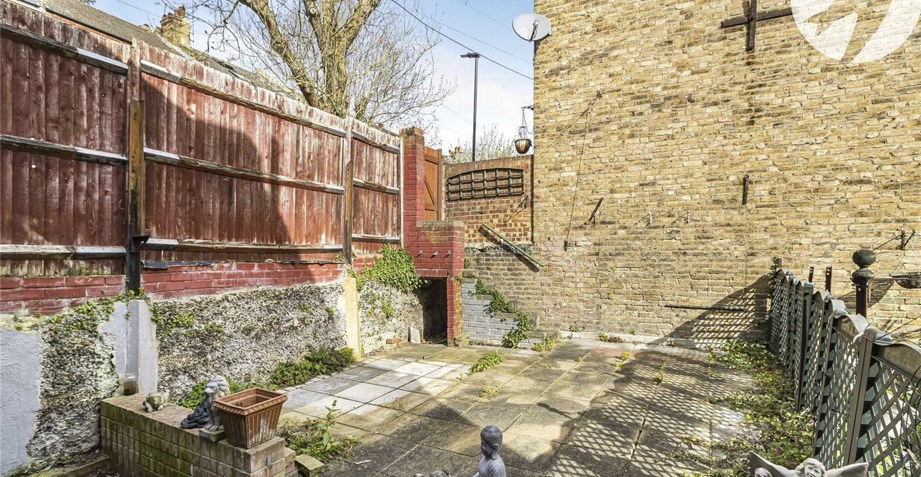 2 bedroom house for sale in Plumstead | Robinson Jackson