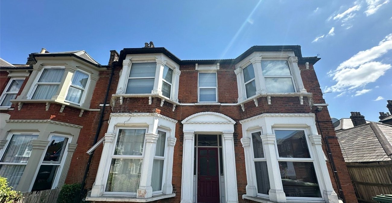 2 bedroom property for sale in Catford | Robinson Jackson