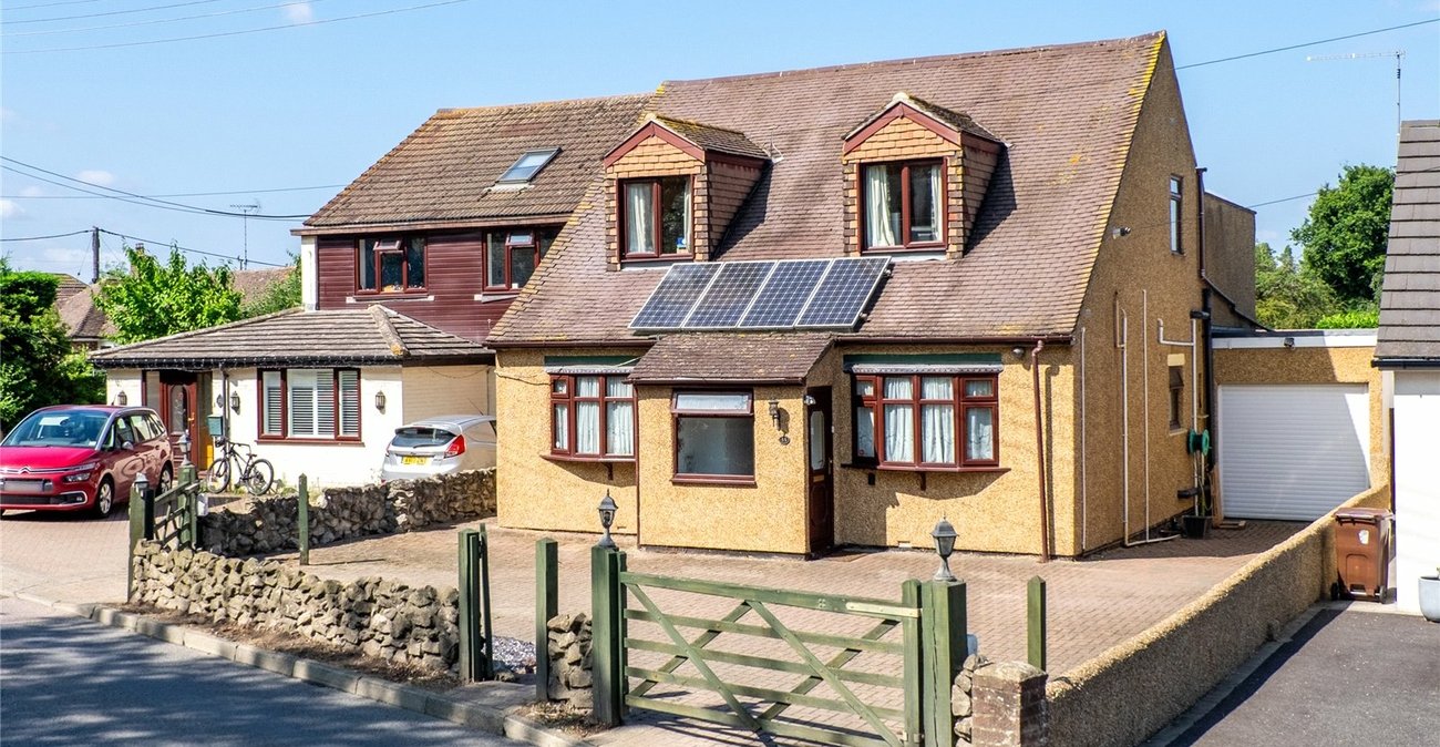 3 bedroom bungalow for sale in Cliffe Woods | Robinson Michael & Jackson