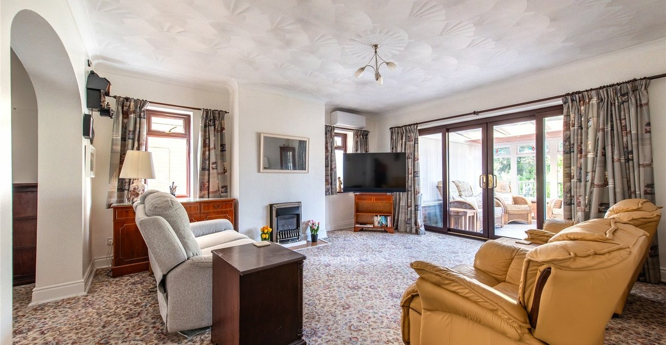 3 bedroom bungalow for sale in Cliffe Woods | Robinson Michael & Jackson