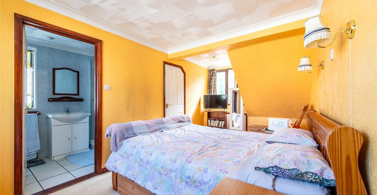 3 bedroom bungalow for sale in Cliffe Woods | Robinson Michael & Jackson