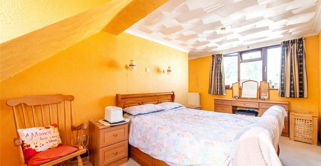 3 bedroom bungalow for sale in Cliffe Woods | Robinson Michael & Jackson