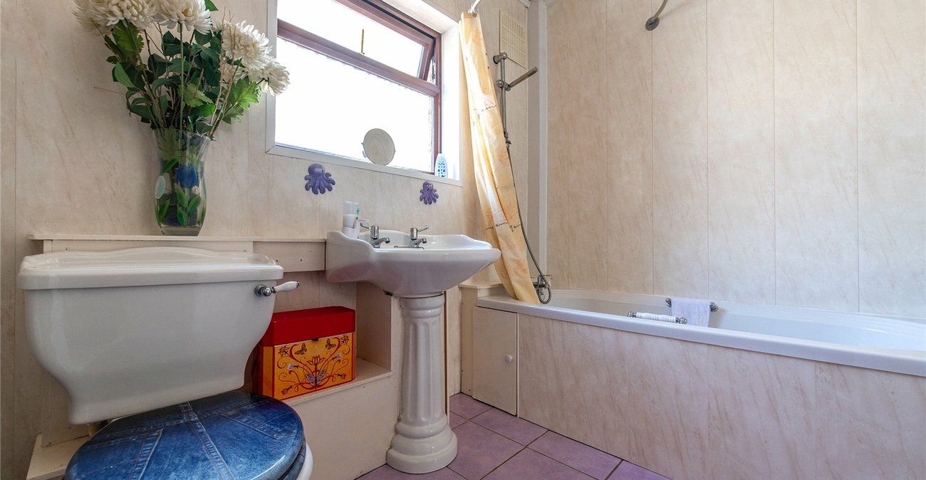 3 bedroom bungalow for sale in Cliffe Woods | Robinson Michael & Jackson