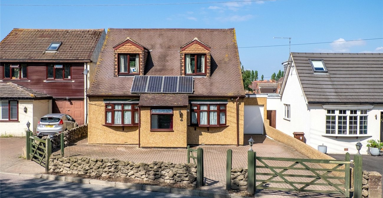 3 bedroom bungalow for sale in Cliffe Woods | Robinson Michael & Jackson