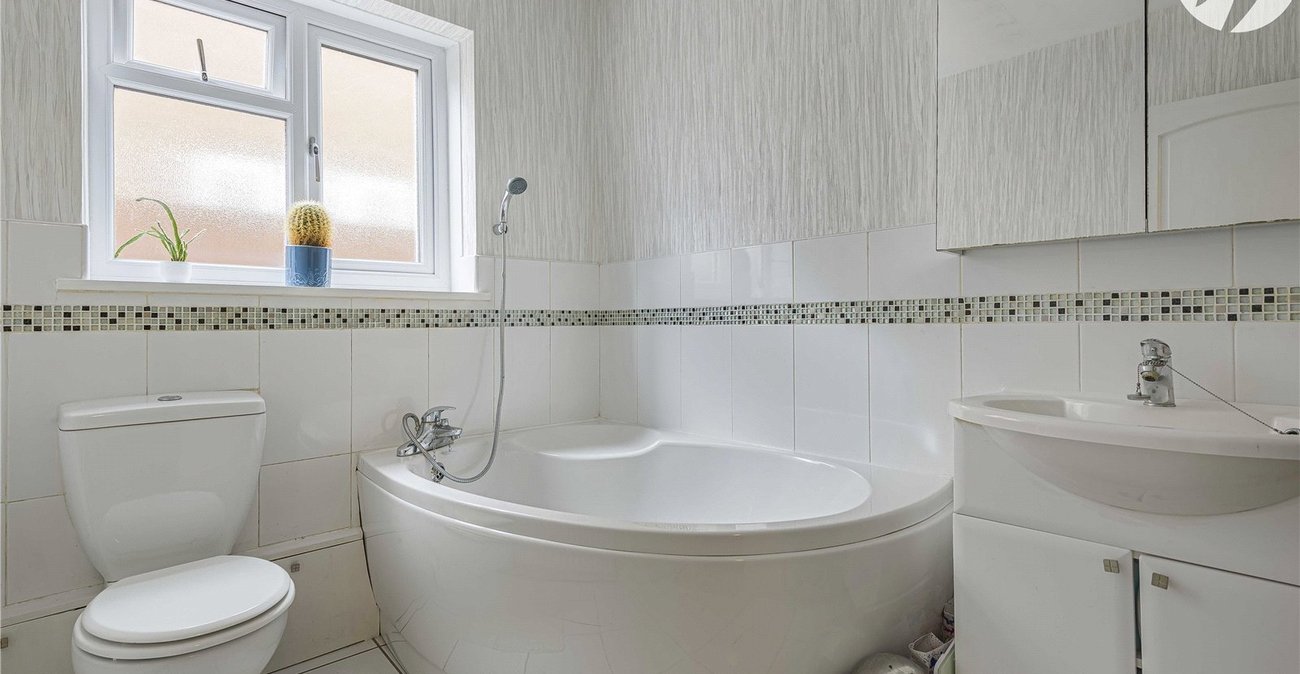 3 bedroom house for sale in Cliffe Woods | Robinson Michael & Jackson