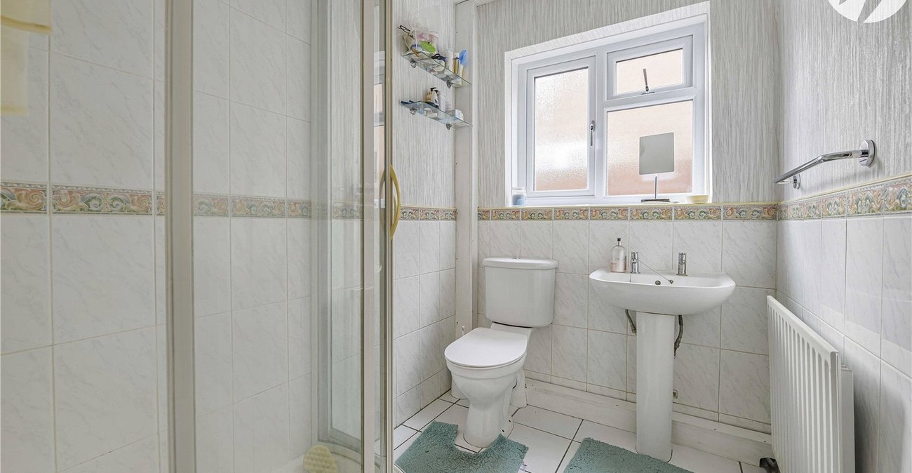 3 bedroom house for sale in Cliffe Woods | Robinson Michael & Jackson