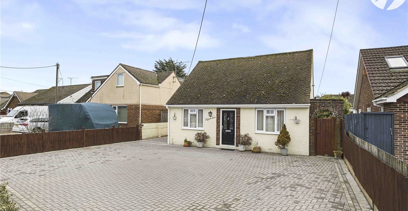 3 bedroom house for sale in Cliffe Woods | Robinson Michael & Jackson