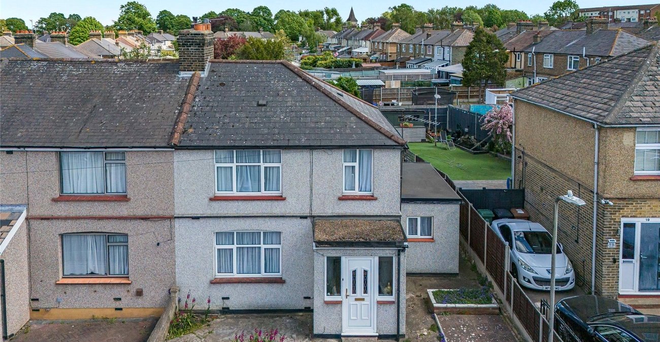 3 bedroom house for sale in Swanscombe | Robinson Jackson