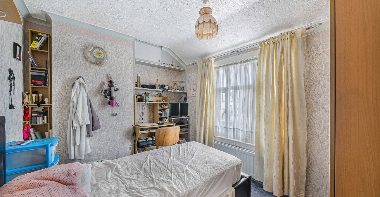 3 bedroom house for sale in Swanscombe | Robinson Jackson
