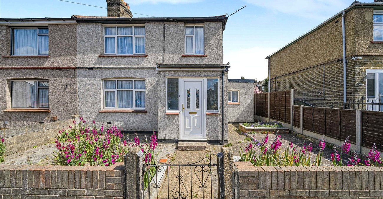 3 bedroom house for sale in Swanscombe | Robinson Jackson
