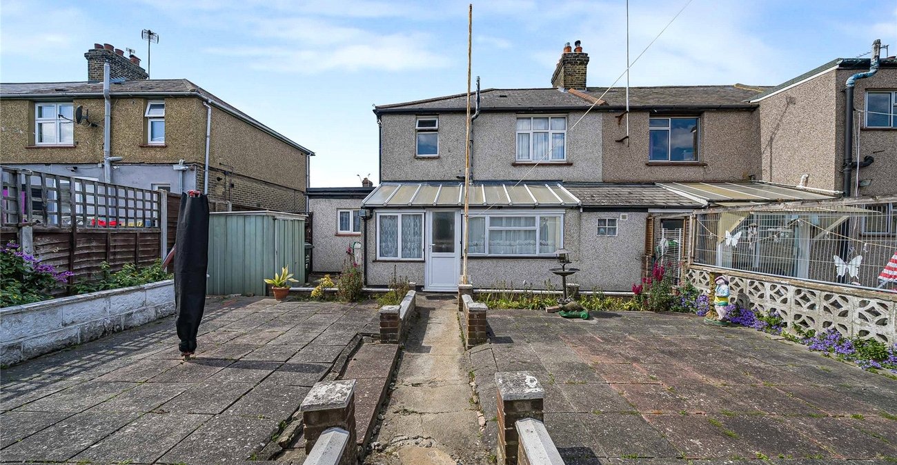 3 bedroom house for sale in Swanscombe | Robinson Jackson