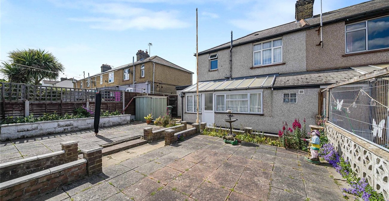 3 bedroom house for sale in Swanscombe | Robinson Jackson