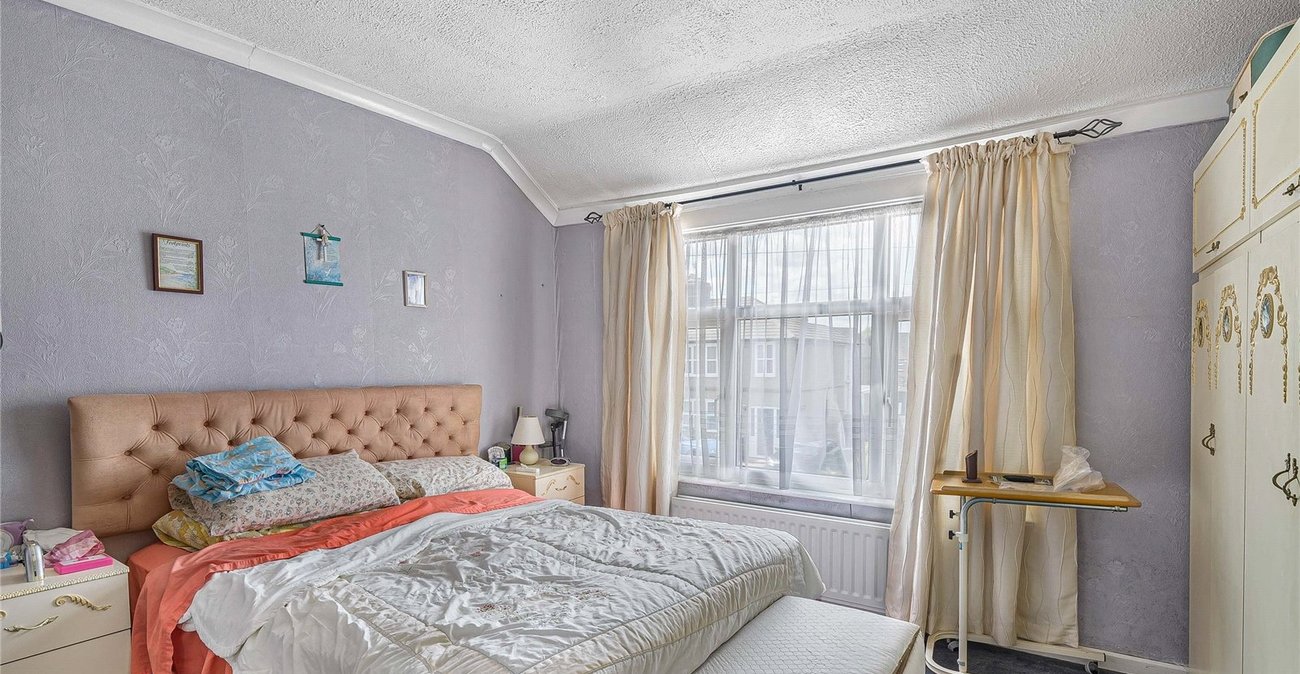 3 bedroom house for sale in Swanscombe | Robinson Jackson