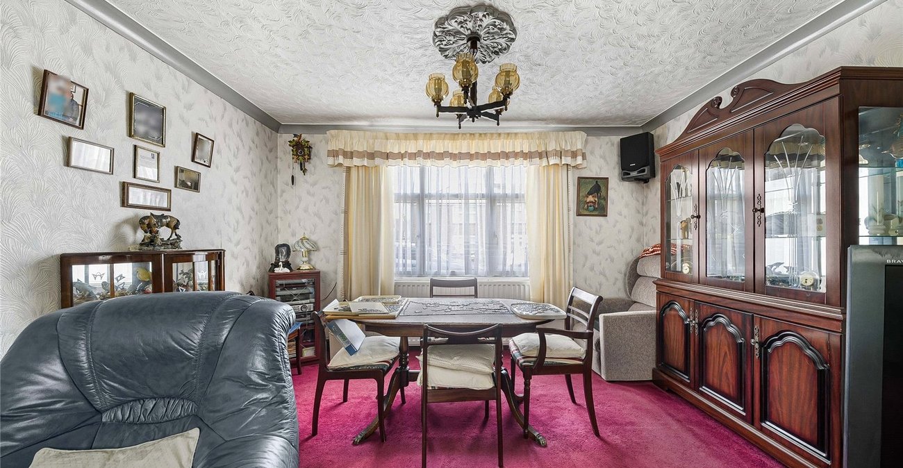 3 bedroom house for sale in Swanscombe | Robinson Jackson
