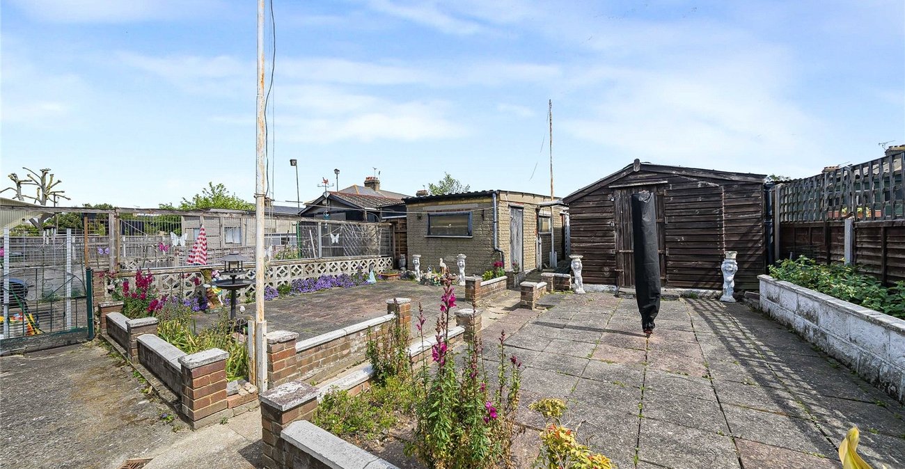 3 bedroom house for sale in Swanscombe | Robinson Jackson