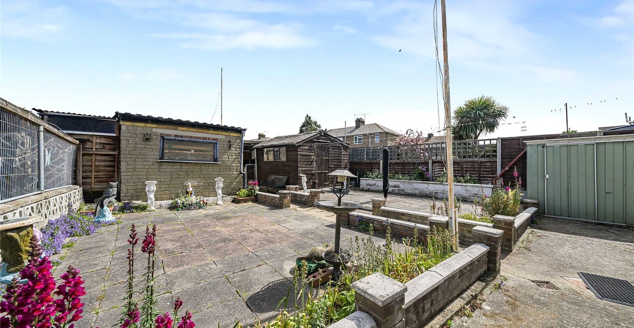 3 bedroom house for sale in Swanscombe | Robinson Jackson
