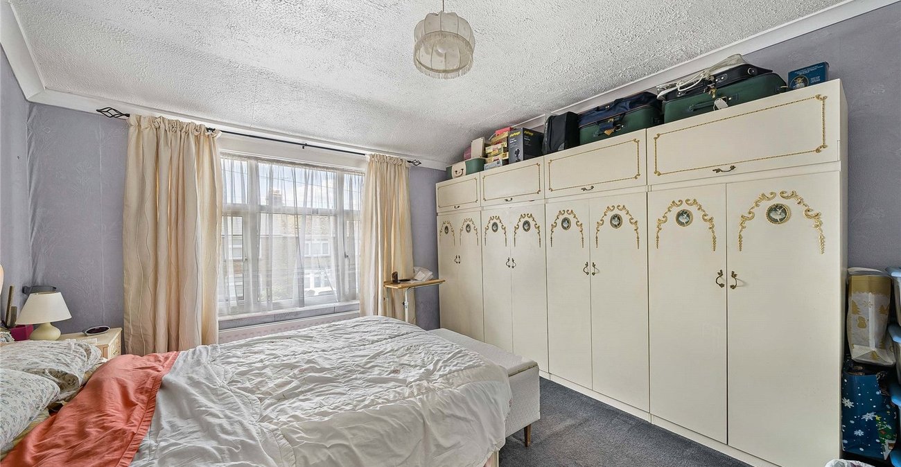 3 bedroom house for sale in Swanscombe | Robinson Jackson