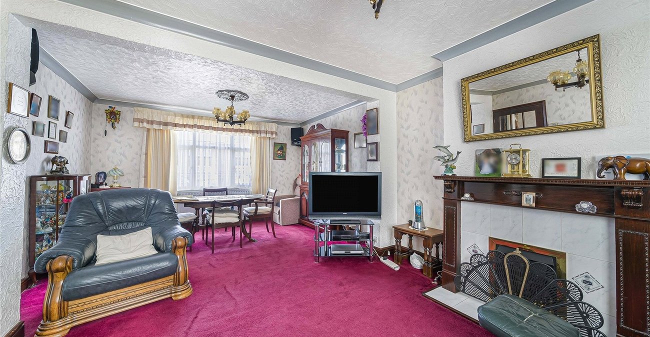 3 bedroom house for sale in Swanscombe | Robinson Jackson