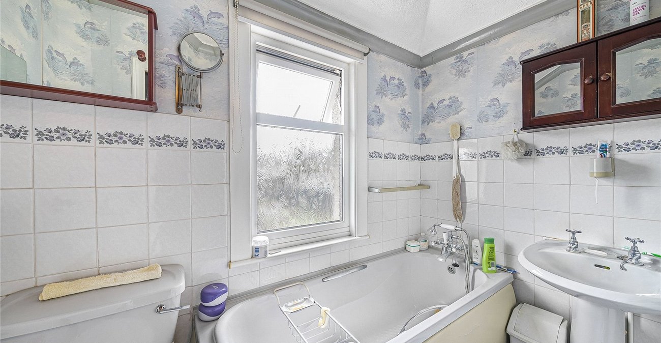 3 bedroom house for sale in Swanscombe | Robinson Jackson