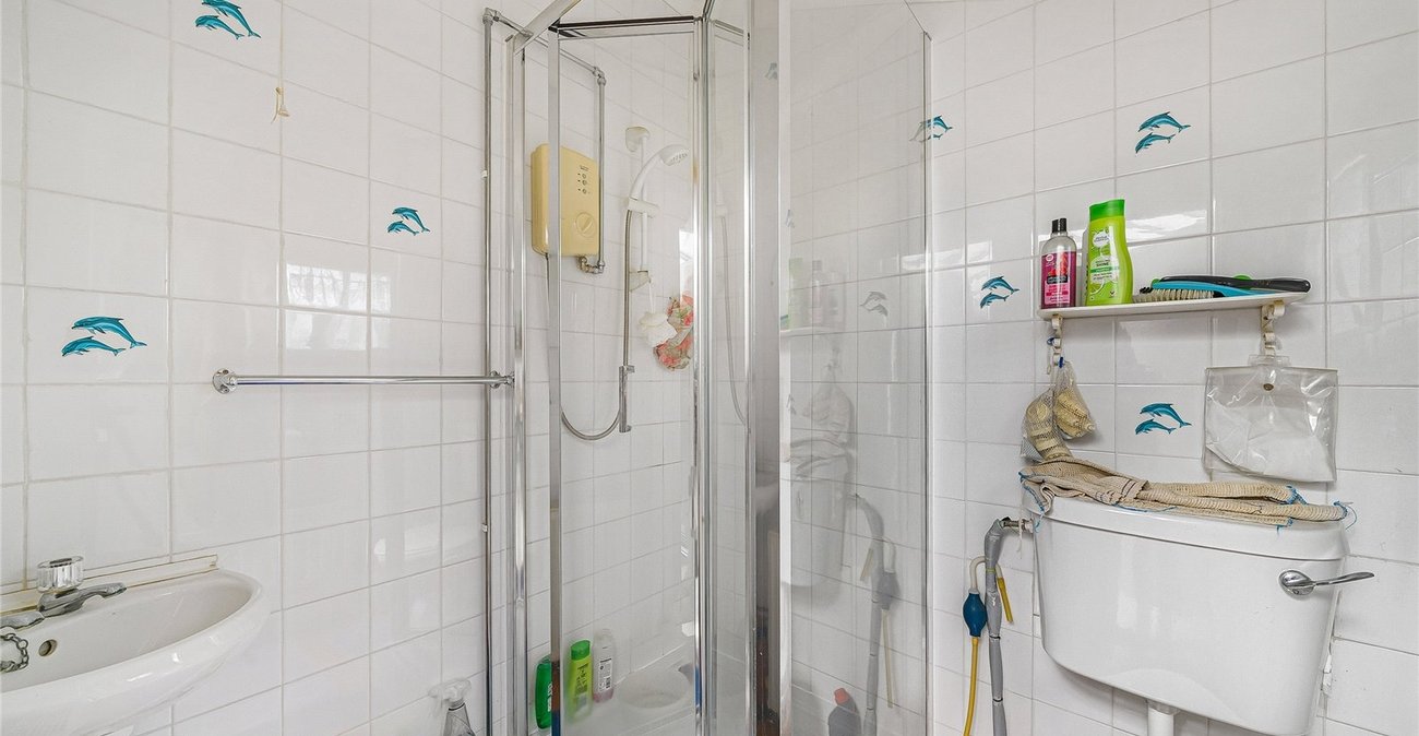 3 bedroom house for sale in Swanscombe | Robinson Jackson