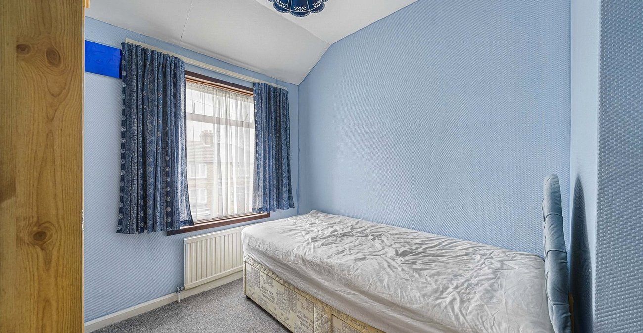 3 bedroom house for sale in Swanscombe | Robinson Jackson