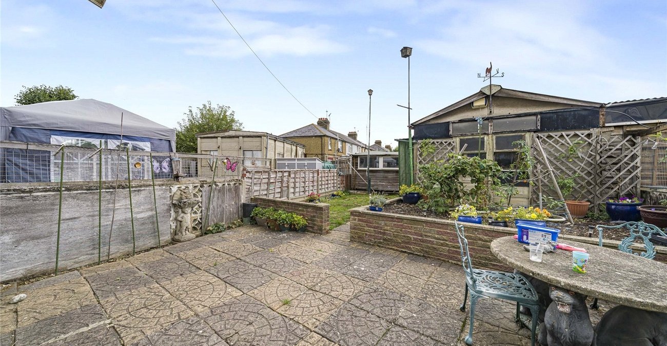 3 bedroom house for sale in Swanscombe | Robinson Jackson