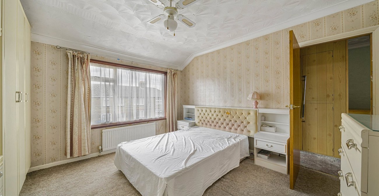 3 bedroom house for sale in Swanscombe | Robinson Jackson