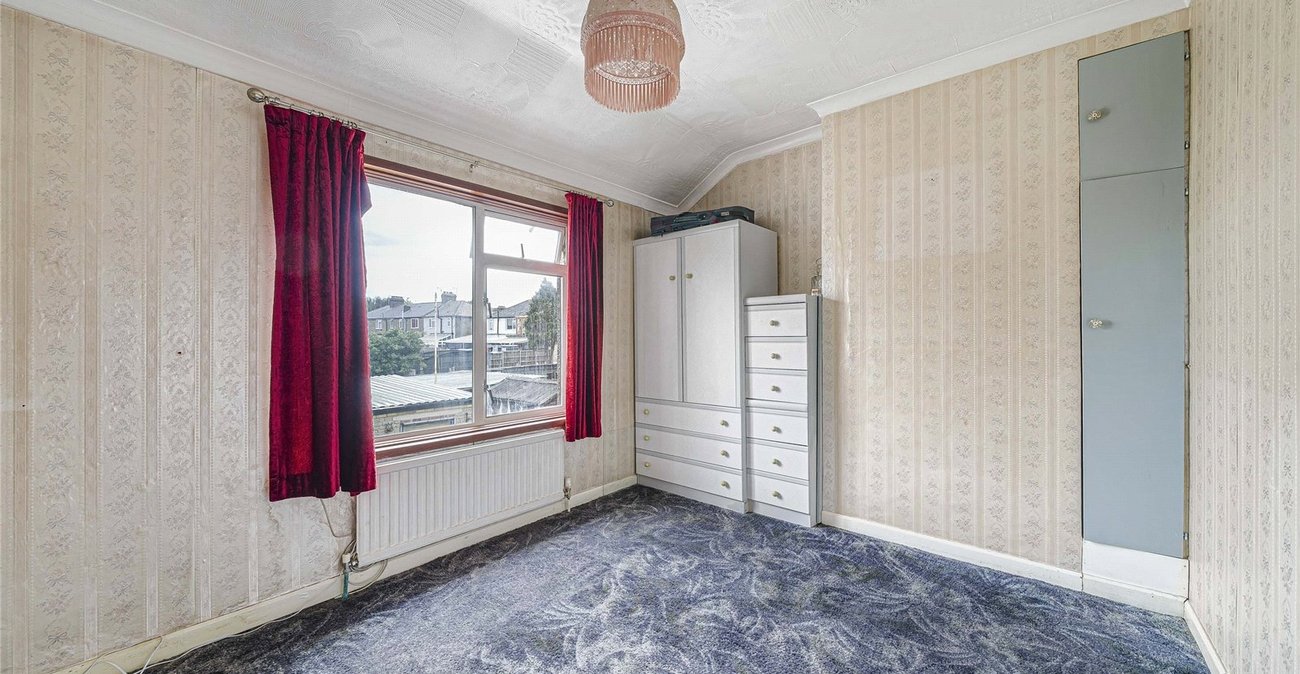 3 bedroom house for sale in Swanscombe | Robinson Jackson