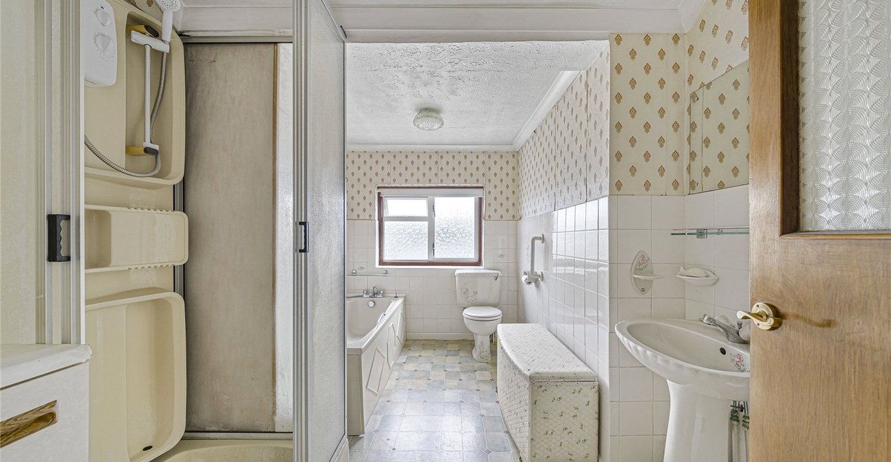3 bedroom house for sale in Swanscombe | Robinson Jackson