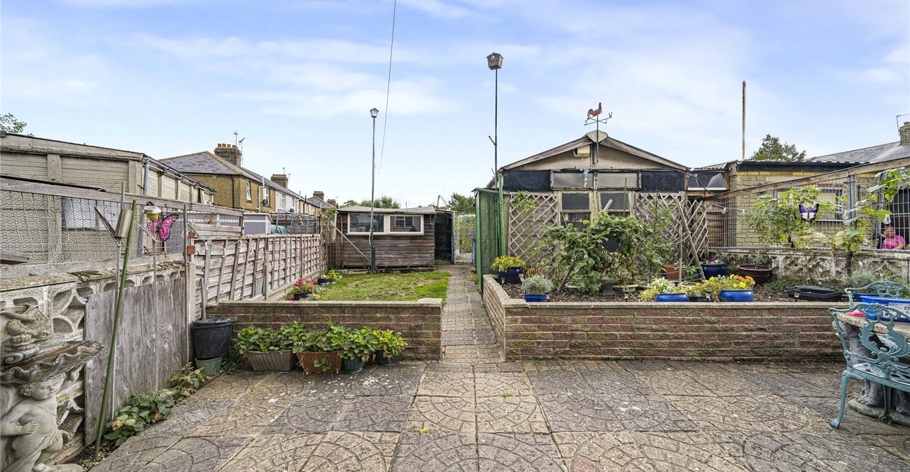 3 bedroom house for sale in Swanscombe | Robinson Jackson