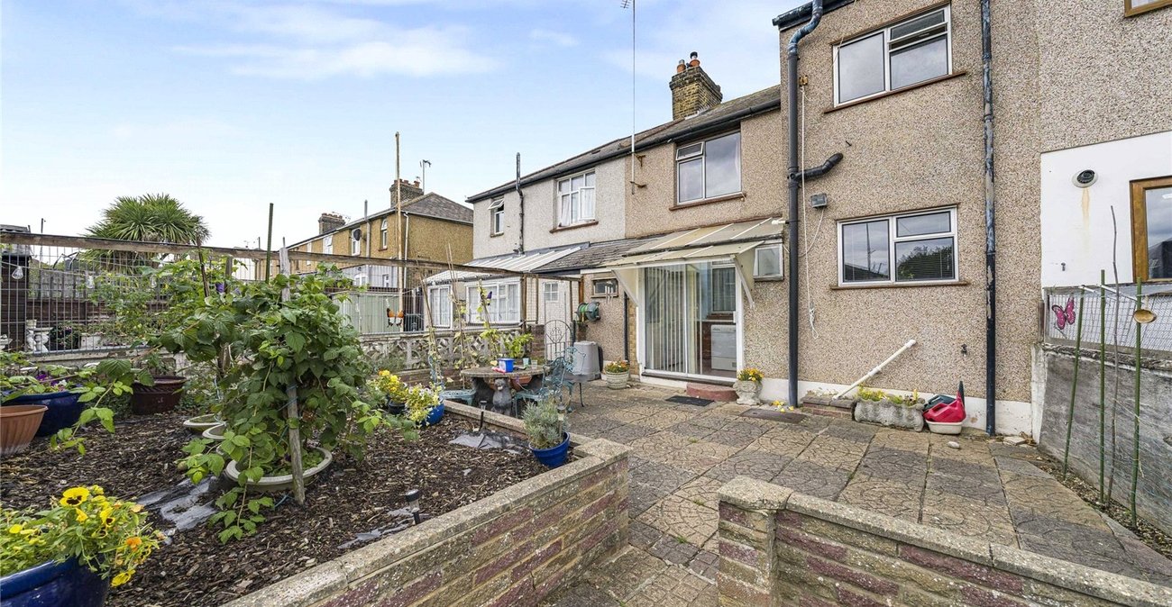 3 bedroom house for sale in Swanscombe | Robinson Jackson