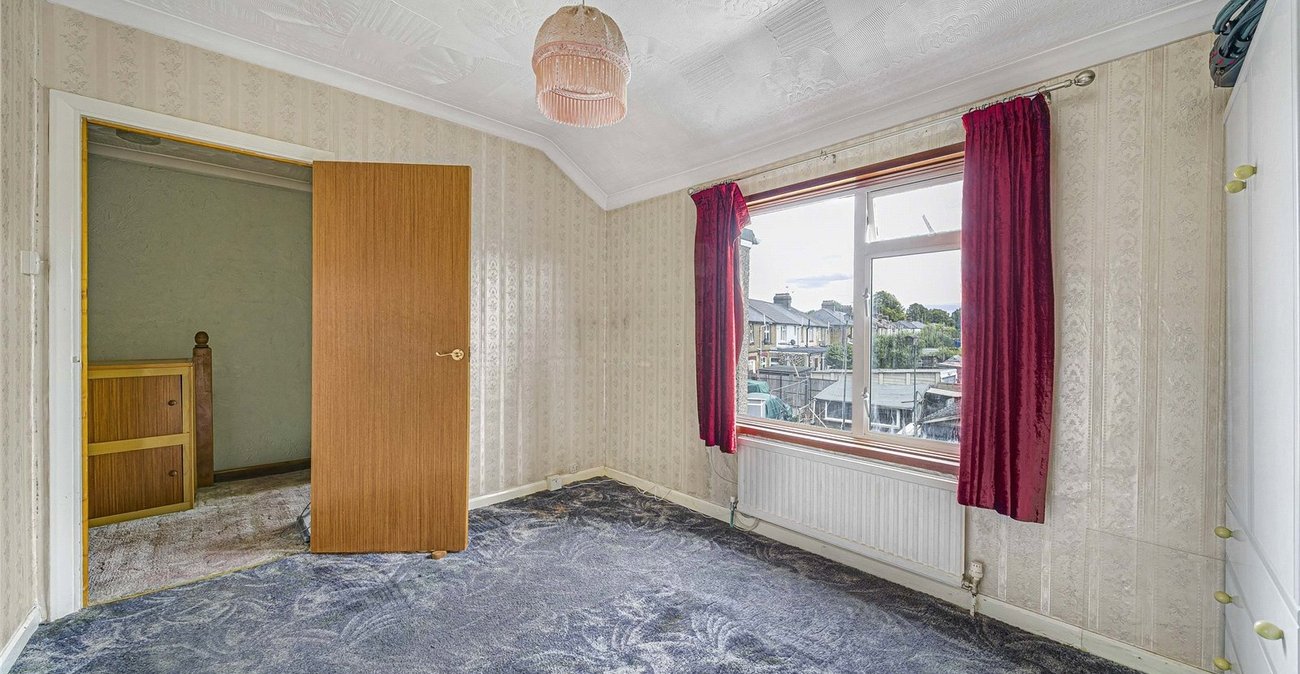 3 bedroom house for sale in Swanscombe | Robinson Jackson