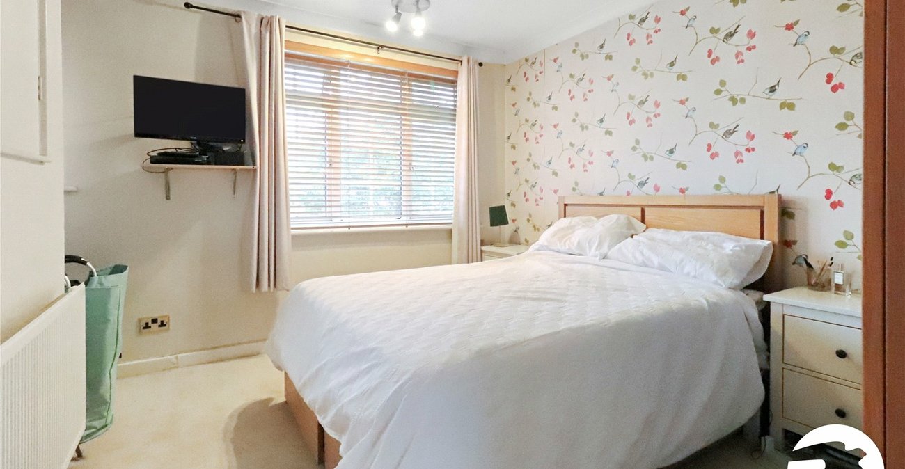 2 bedroom house for sale in London | Robinson Jackson