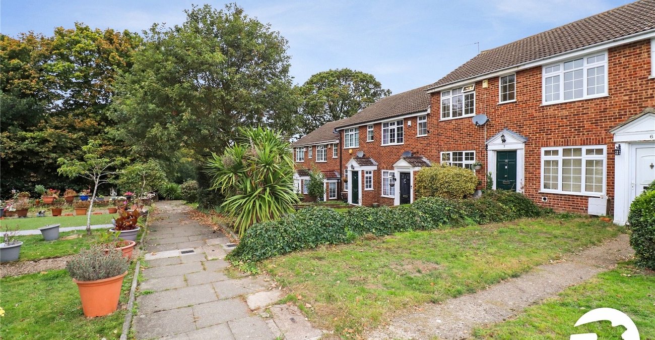 2 bedroom house for sale in London | Robinson Jackson