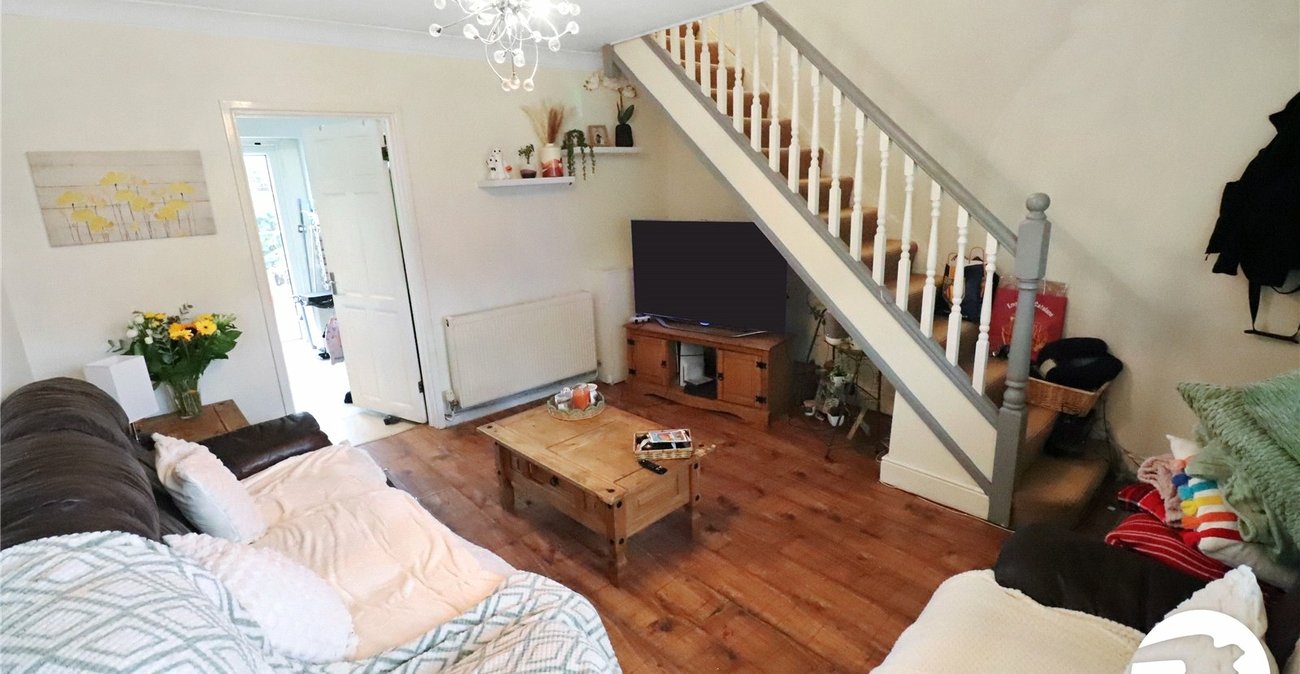 2 bedroom house for sale in London | Robinson Jackson