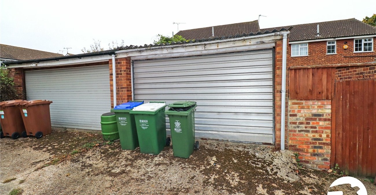 2 bedroom house for sale in London | Robinson Jackson