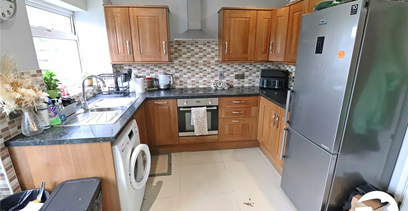 2 bedroom house for sale in London | Robinson Jackson