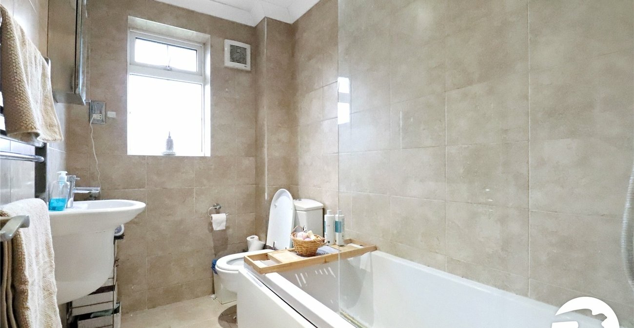 2 bedroom house for sale in London | Robinson Jackson