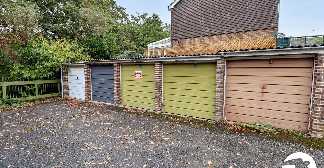 2 bedroom house for sale in London | Robinson Jackson