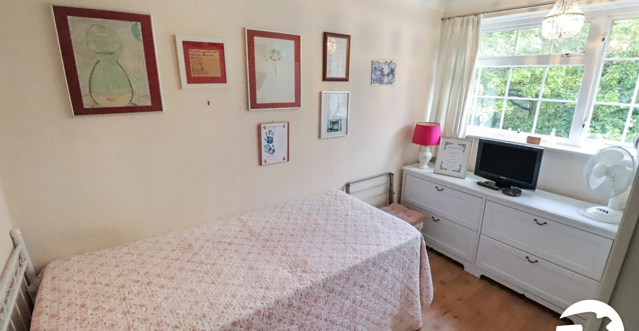 2 bedroom house for sale in London | Robinson Jackson