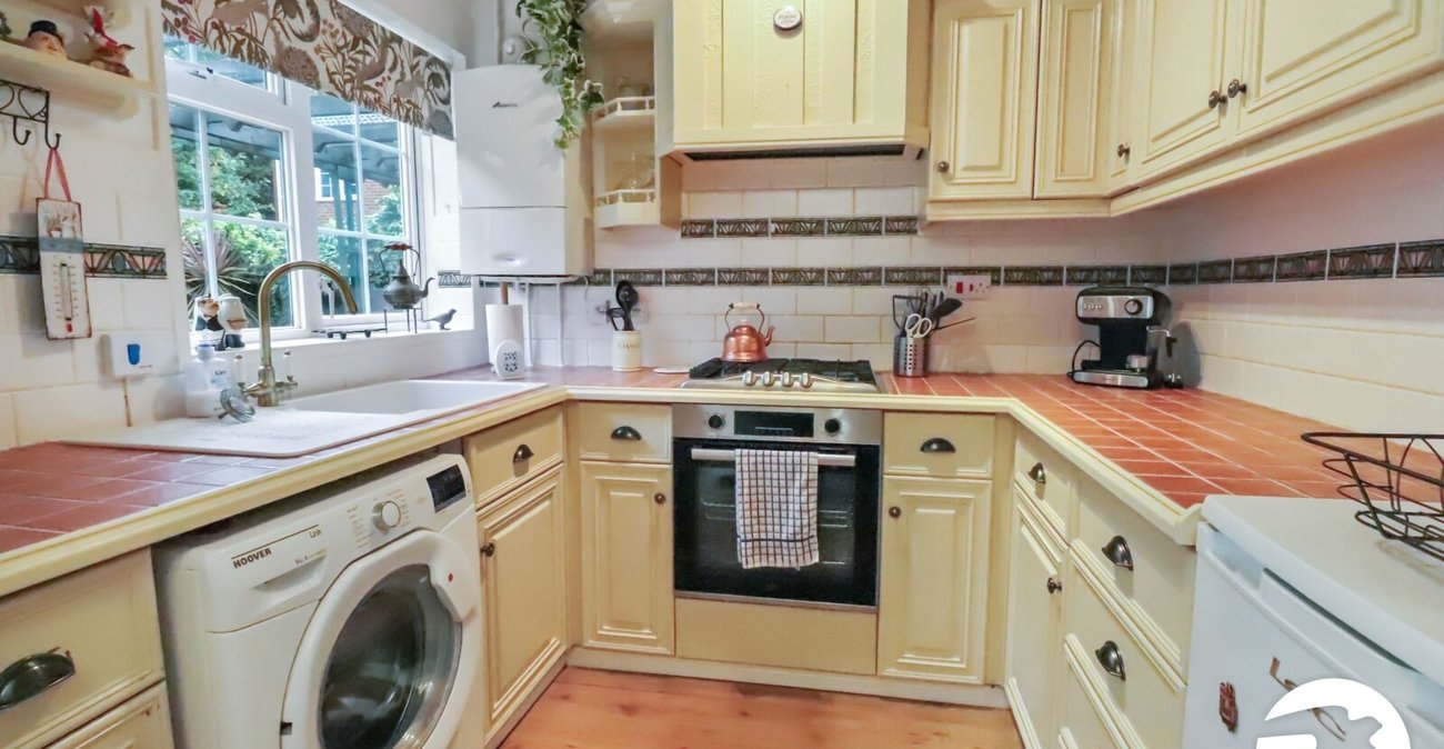 2 bedroom house for sale in London | Robinson Jackson