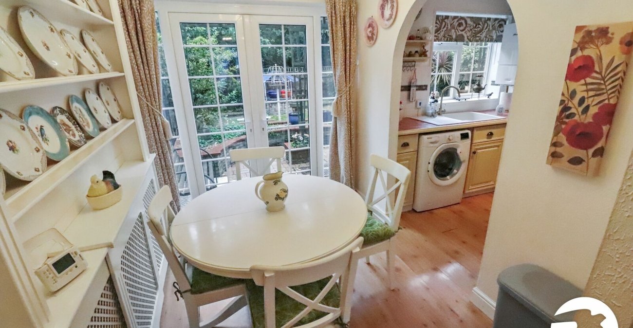 2 bedroom house for sale in London | Robinson Jackson