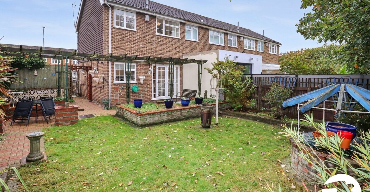 2 bedroom house for sale in London | Robinson Jackson