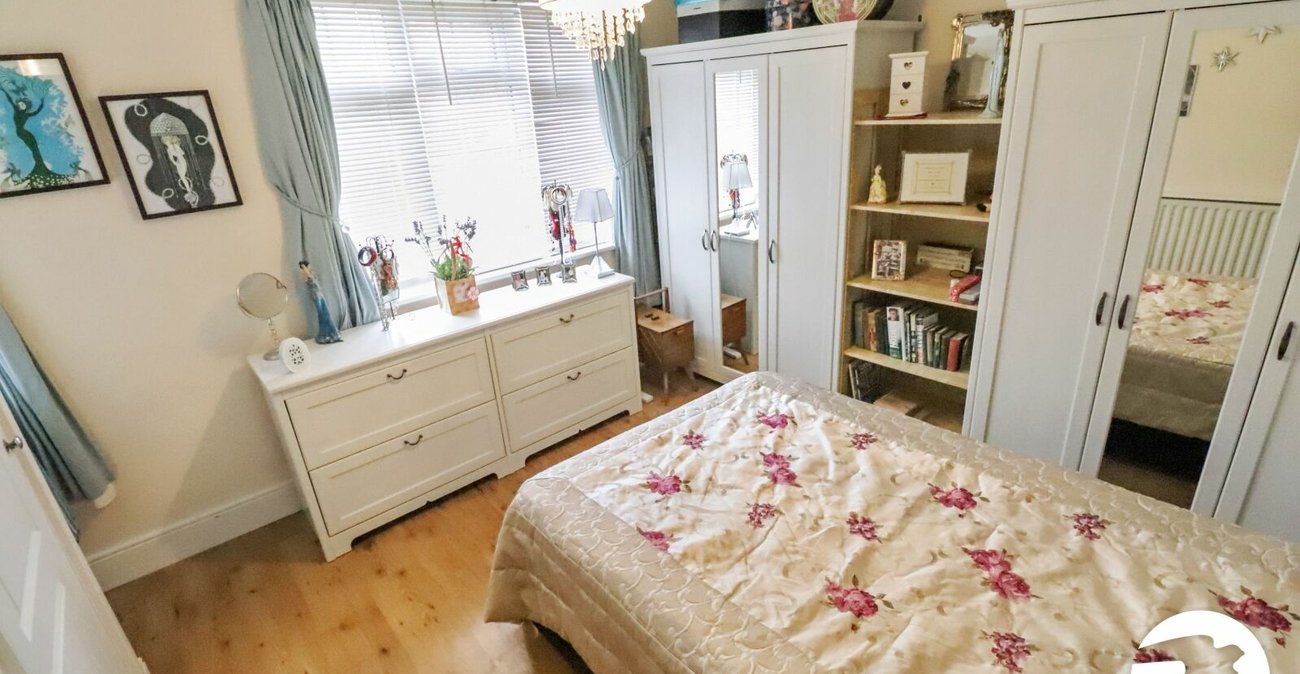 2 bedroom house for sale in London | Robinson Jackson