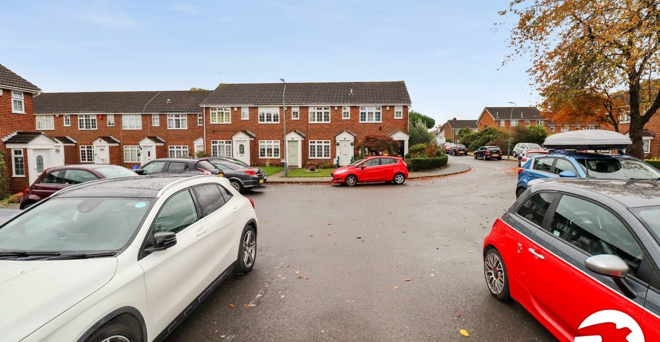 2 bedroom house for sale in London | Robinson Jackson