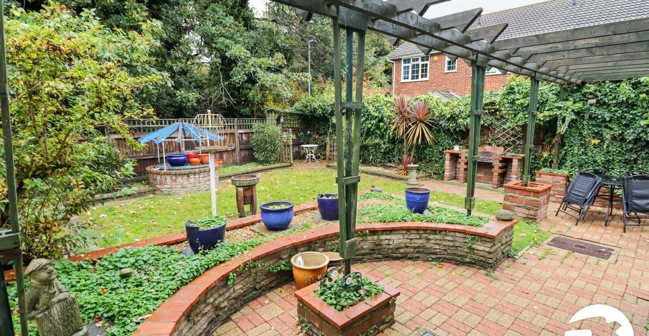 2 bedroom house for sale in London | Robinson Jackson