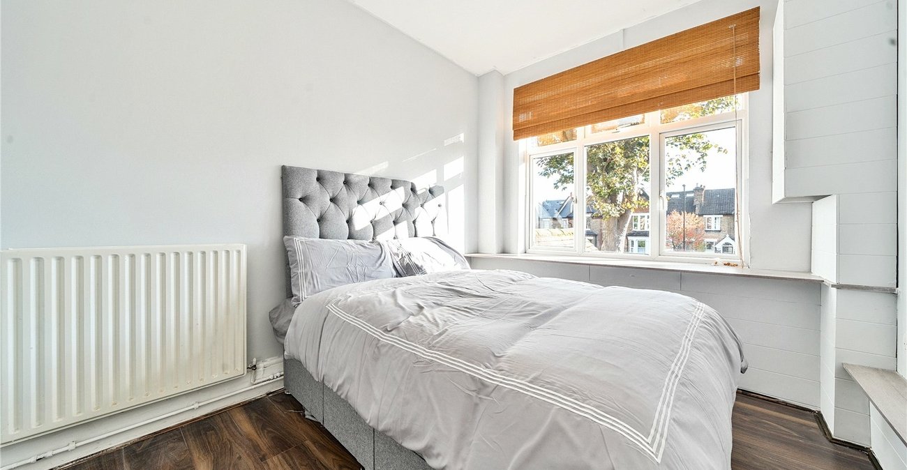 2 bedroom property for sale in London | Robinson Jackson