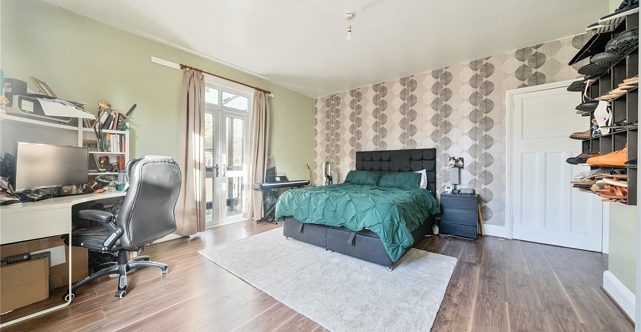 2 bedroom property for sale in London | Robinson Jackson