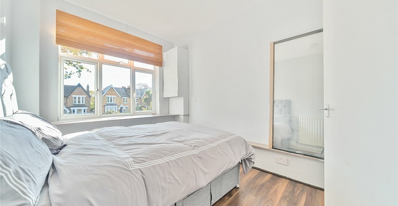 2 bedroom property for sale in London | Robinson Jackson