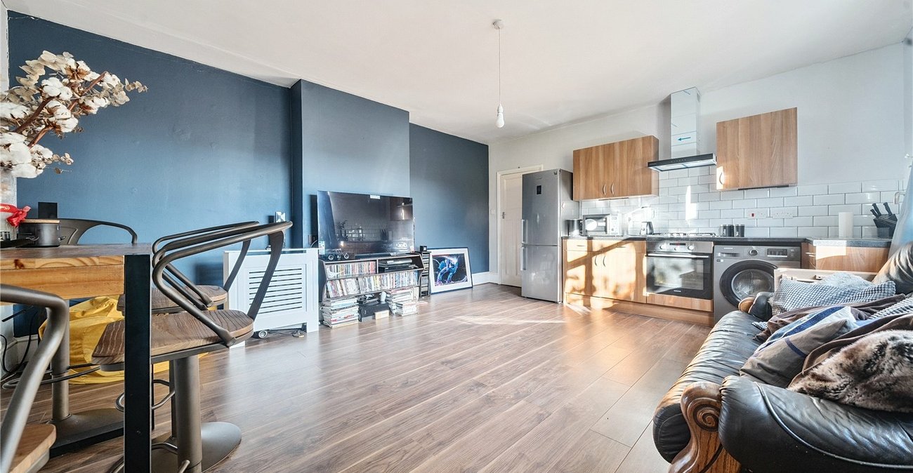 2 bedroom property for sale in London | Robinson Jackson